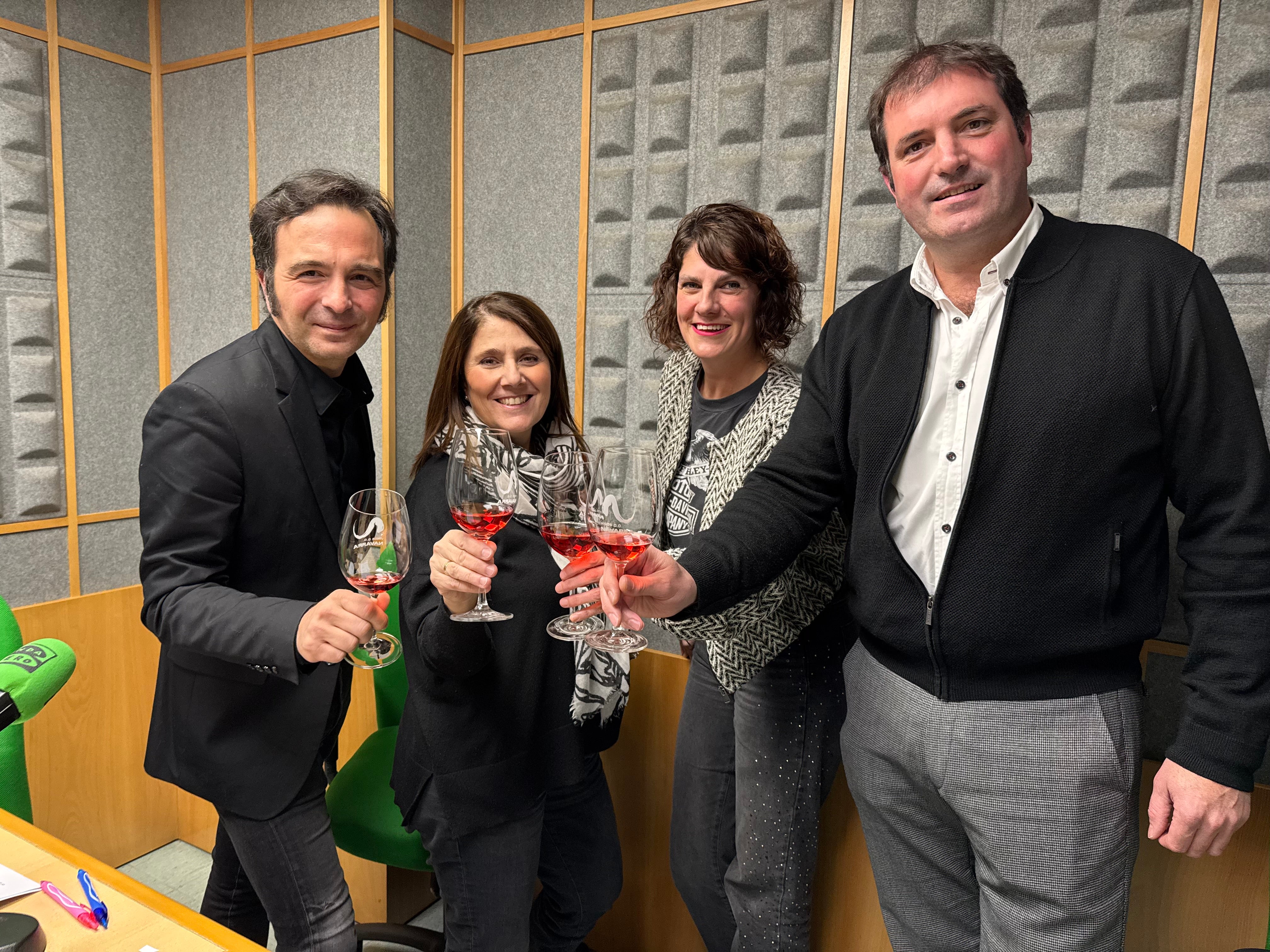 Comienza en Onda Cero "De Buena Uva", un nuevo espacio dedicado al vino en colaboración con la D.O. Navarra Comienza en Onda Cero "De Buena Uva", un nuevo espacio dedicado al vino en colaboración con la D.O. Navarra