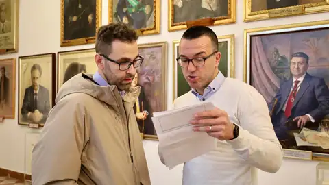 El alcalde de Requena (Valencia)Requena critica que Mompó le "deja en la calle" en una reunión sobre ayudas de la Fundación Amancio Ortega El alcalde de Requena (Valencia)Requena critica que Mompó le "deja en la calle" en una reunión sobre ayudas de la Fundación Amancio Ortega