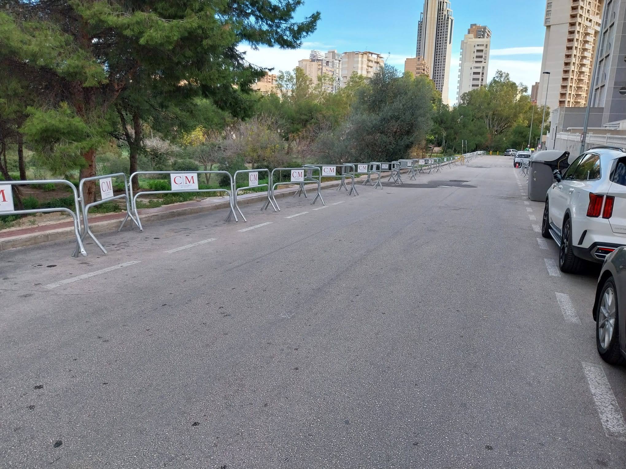 Villajoyosa inicia las obras para hacer accesible la calle Terral de La Cala con fibra óptica para dotarla de alumbrado inteligente y cámaras de control Villajoyosa inicia las obras para hacer accesible la calle Terral de La Cala con fibra óptica para dotarla de alumbrado inteligente y cámaras de control
