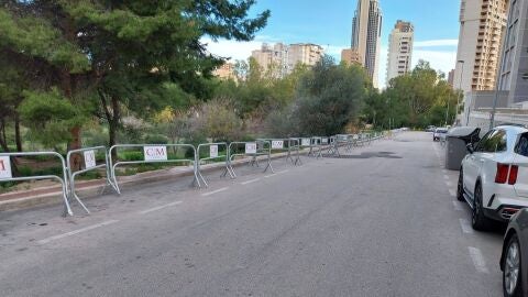 Villajoyosa inicia las obras para hacer accesible la calle Terral de La Cala con fibra óptica para dotarla de alumbrado inteligente y cámaras de control