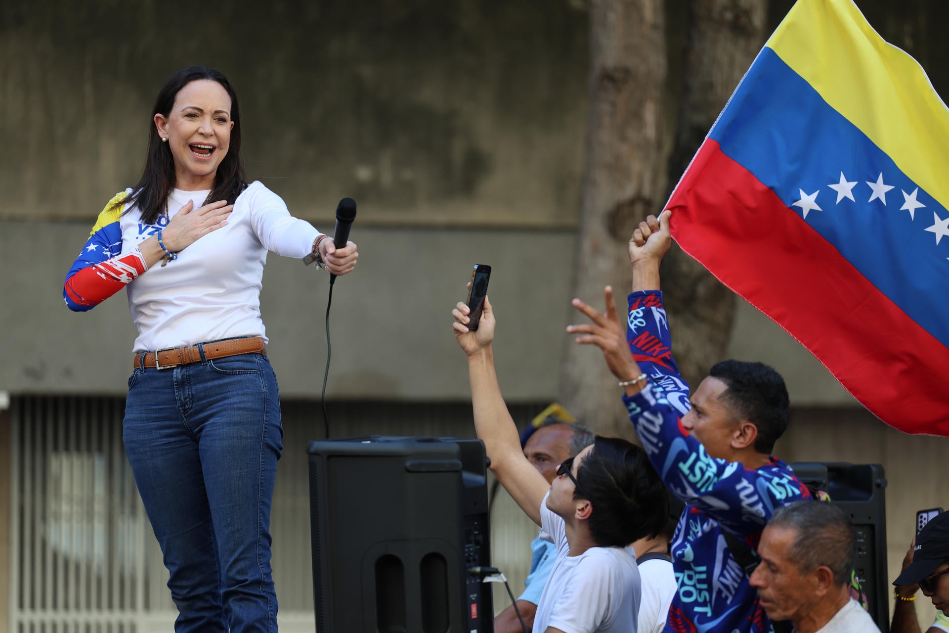 María Corina Machado reaparece en Venezuela y es "violentamente interceptada" al término de la manifestación María Corina Machado reaparece en Venezuela y es "violentamente interceptada" al término de la manifestación