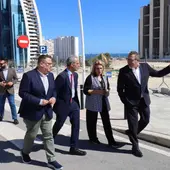 Visita de la consellera y el alcalde al terreno donde se edificarán las viviendas Visita de la consellera y el alcalde al terreno donde se edificarán las viviendas