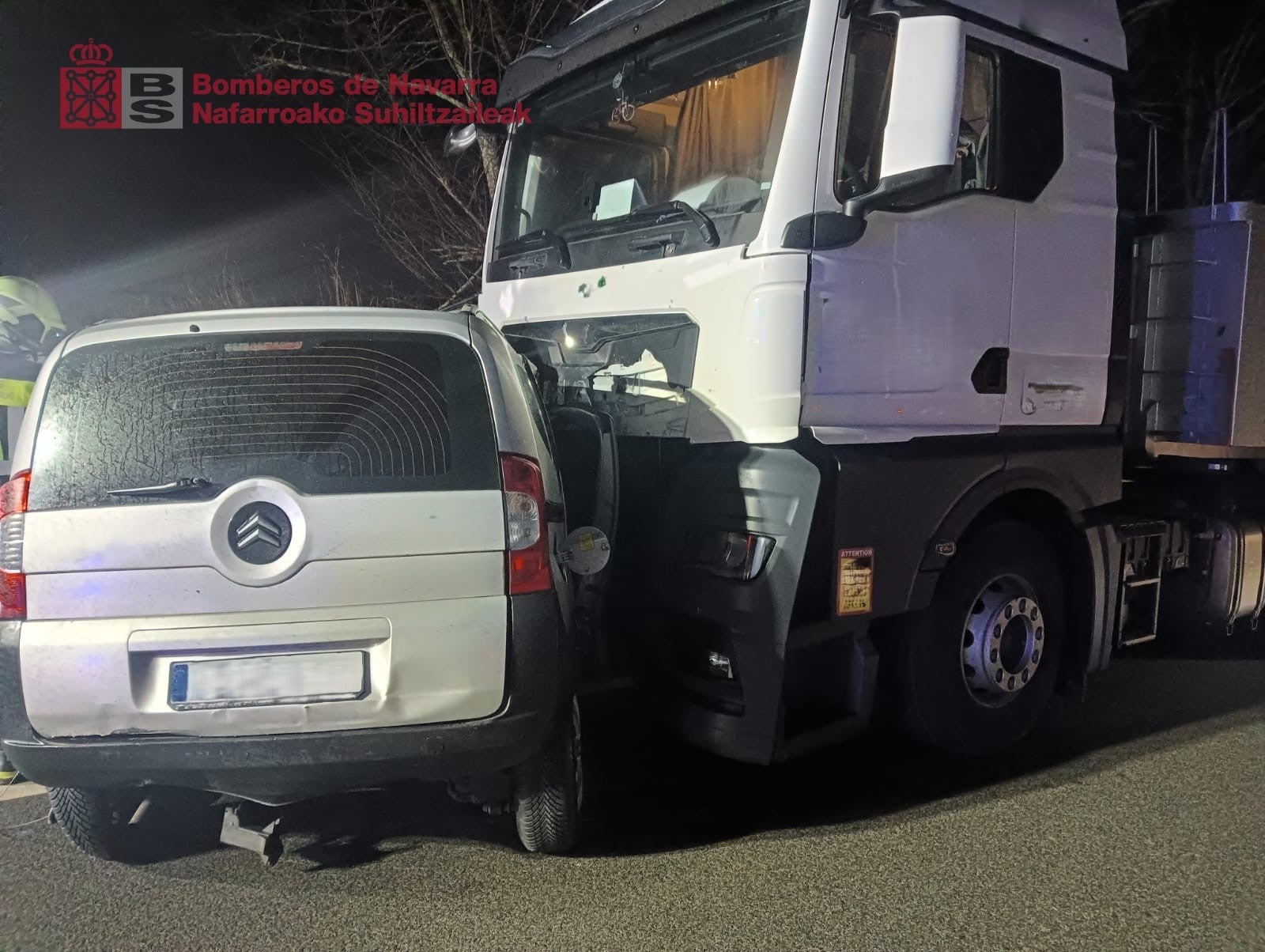 Viernes trágico en las carreteras navarras: tres fallecidos en dos accidentes de tráfico Viernes trágico en las carreteras navarras: tres fallecidos en dos accidentes de tráfico