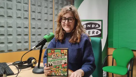 Raquel Piñeiro y su manual de supervivencia para viajar por España El primer viaje del año nos lleva por toda España buscando la autenticidad de los lugares con el humor de la periodista Raquel Piñeiro y las ilustraciones de Beatriz Lozano.