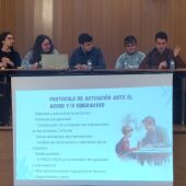 Fundadores de Espai Segur en una charla en Carcaixent