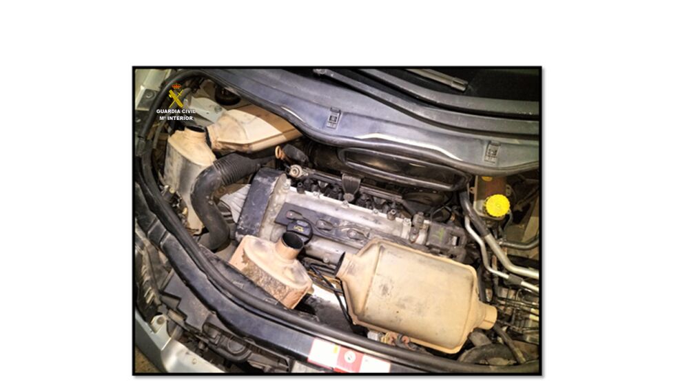 Catalizadores ocultos en un doble fondo de un vehículo