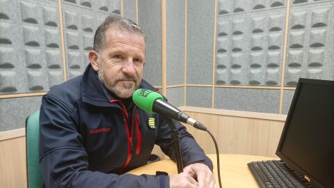 El subdirector de Operaciones en el Consorcio Provincial, Joaquín Marfil, en los estudios de Onda Cero.