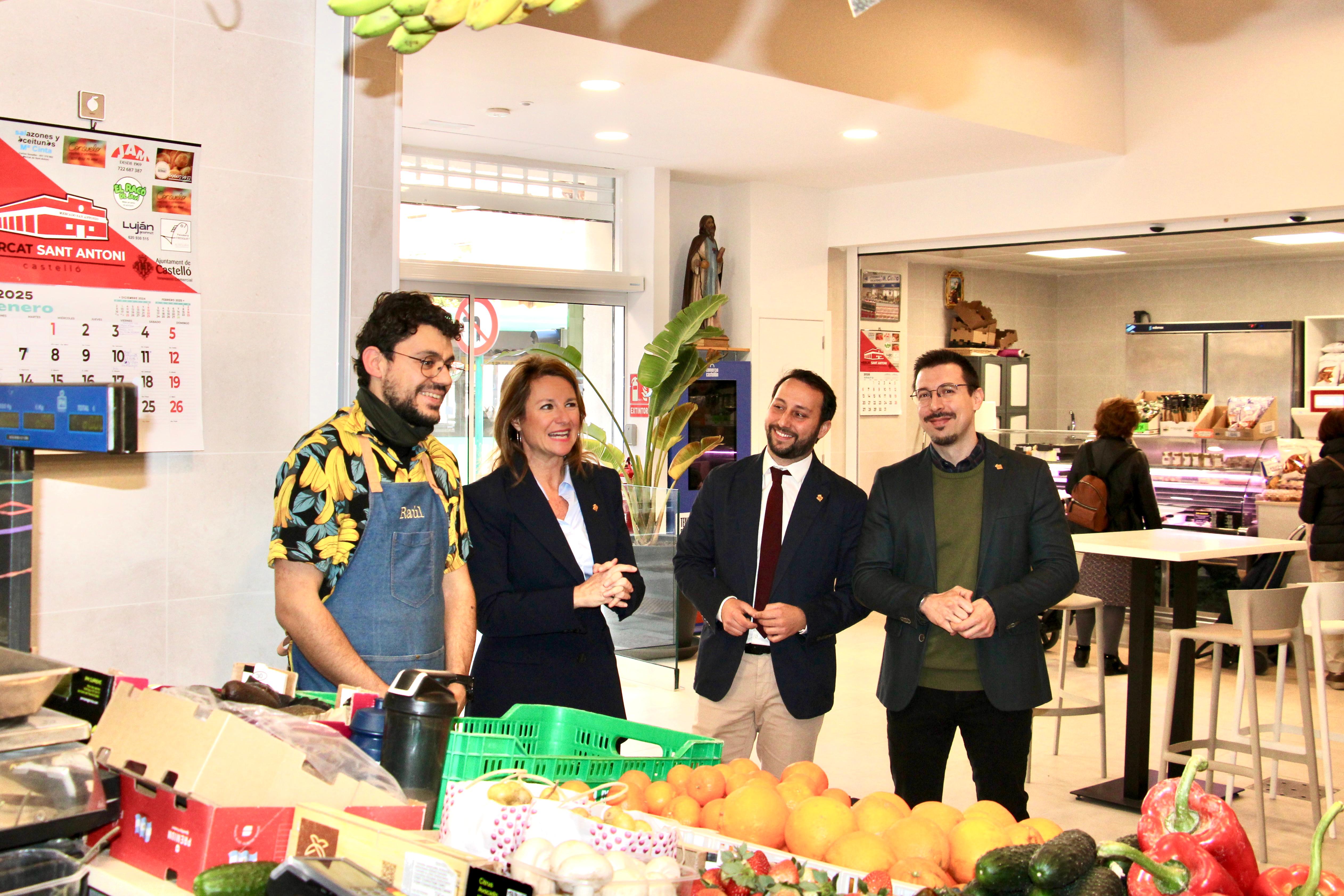 Carrasco pone en valor la reforma del Mercado de San Antonio: "Apostamos por una ciudad viva a través de nuestro comercio tradicional” Carrasco pone en valor la reforma del Mercado de San Antonio: "Apostamos por una ciudad viva a través de nuestro comercio tradicional”
