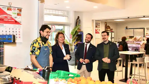 Begoña Carrasco visita el Mercado de San Antonio Begoña Carrasco visita el Mercado de San Antonio