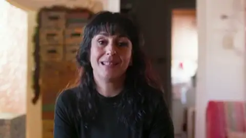 Habla Juana Rivas tras lograr que su hijo siga en España: "He luchado para que mis hijos tengan una vida fuera de violencia" Habla Juana Rivas tras lograr que su hijo siga en España: "He luchado para que mis hijos tengan una vida fuera de violencia"