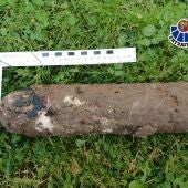 La Ertzaintza retira un obús del jardín de una casa en Hondarribia