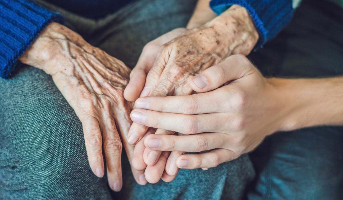 ¿Cómo deberíamos tratar a nuestros mayores? ¿Cómo deberíamos tratar a nuestros mayores?