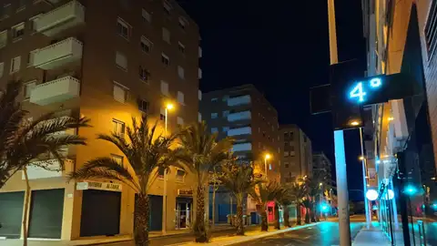 Termómetro en una calle de Elche. Termómetro en una calle de Elche.