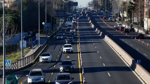 Vista de la autovía A-5 a la altura de Campamento tras arrancar las obras de soterramiento de la A-5, este miércoles, en Madrid. Vista de la autovía A-5 a la altura de Campamento tras arrancar las obras de soterramiento de la A-5, este miércoles, en Madrid. EFE/ Rodrigo Jiménez