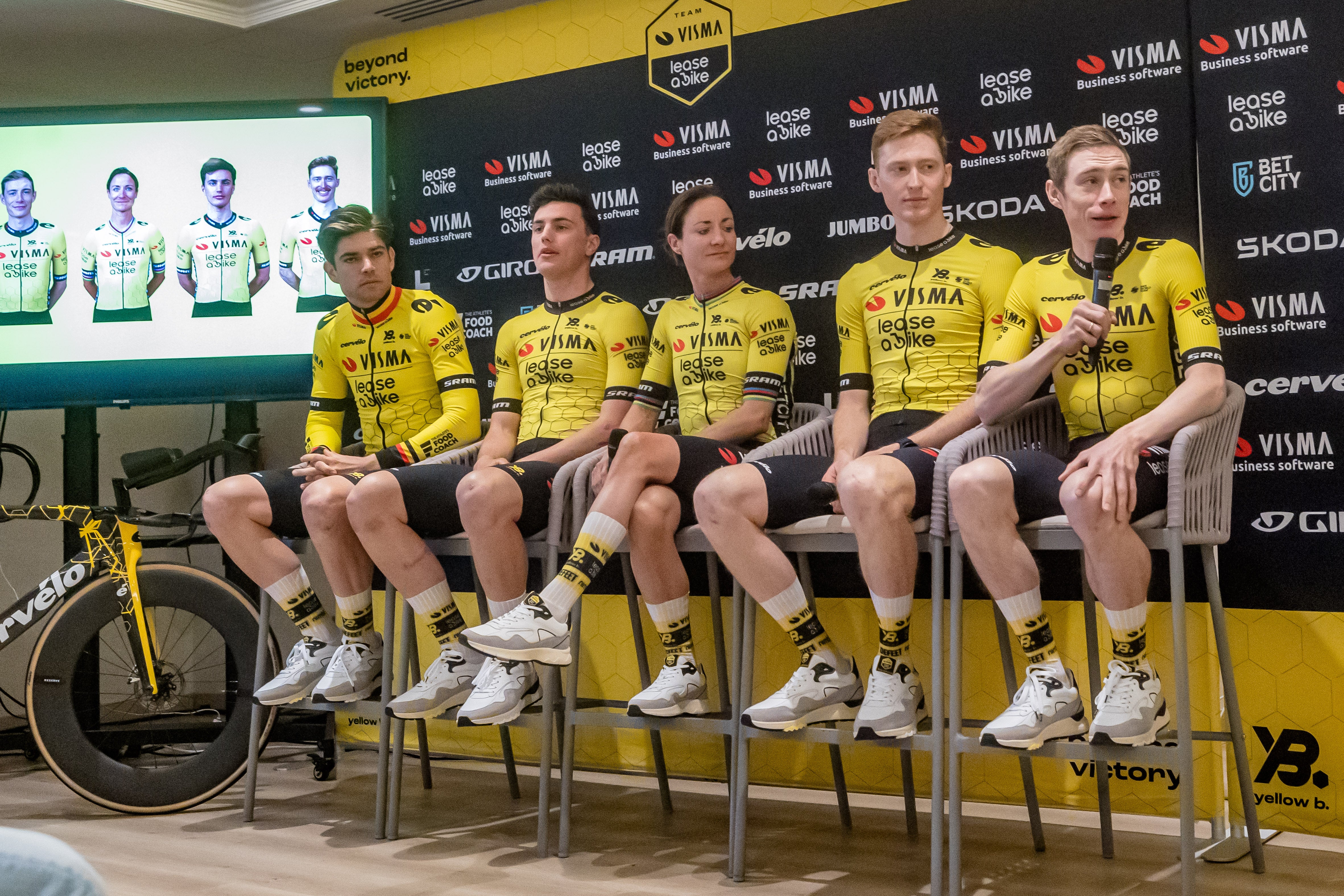 El equipo ciclista VISMA de Vingegaard, Van Aert, Pauline y Vos se presenta en La Nucía El equipo ciclista VISMA de Vingegaard, Van Aert, Pauline y Vos se presenta en La Nucía