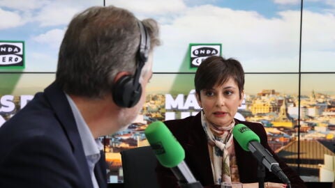 La ministra de Vivienda y Agenda Urbana, Isabel Rodríguez, durante su entrevista con Carlos Alsina en 'Más de uno'