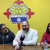 En el centro Julián Martín-Zarco, presidente del C.F. La Solana En el centro Julián Martín-Zarco, presidente del C.F. La Solana