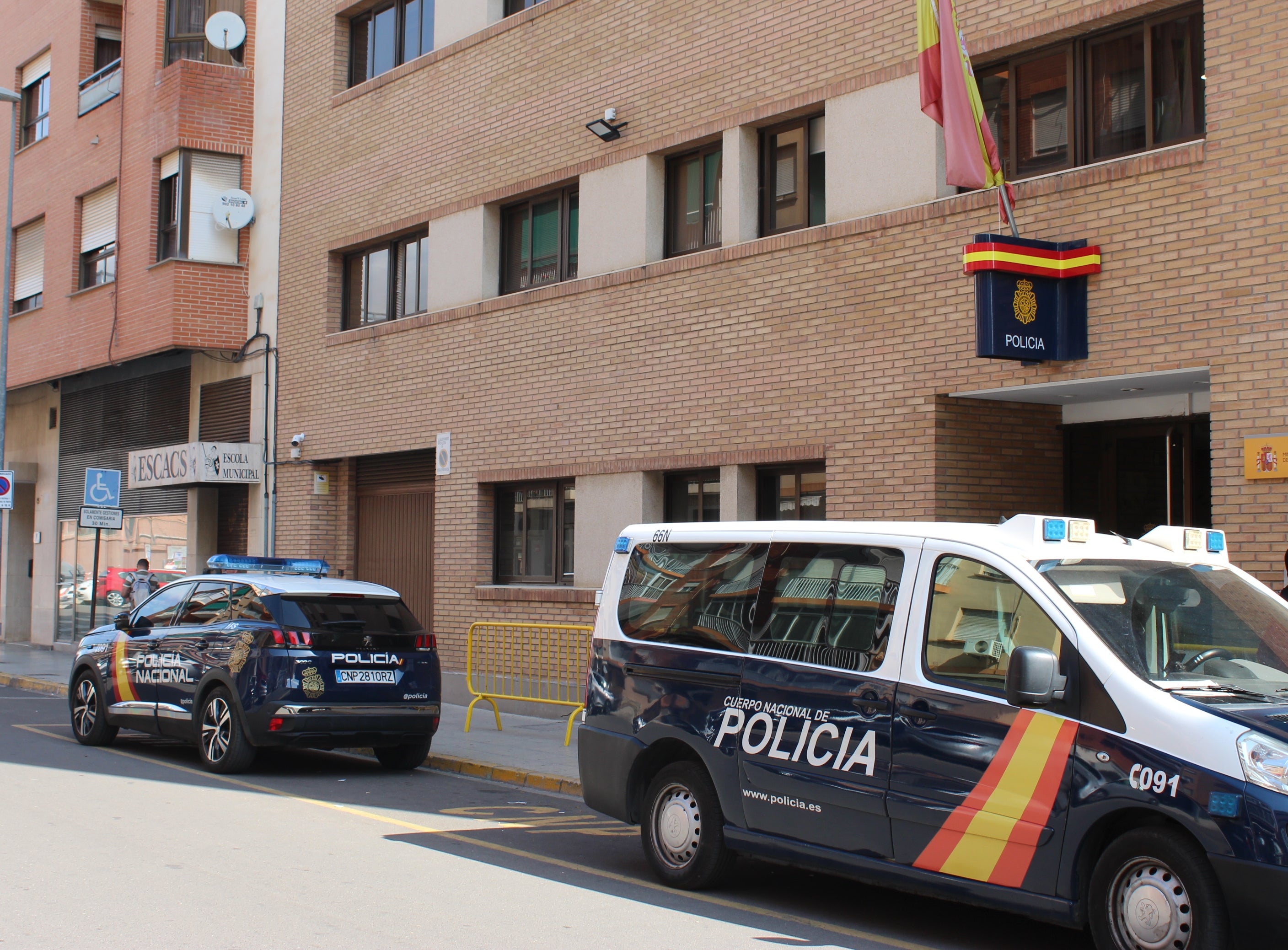 La Policía Nacional salva la vida a un hombre que se encontraba en parada cardiorrespiratoria en Alzira La Policía Nacional salva la vida a un hombre que se encontraba en parada cardiorrespiratoria en Alzira