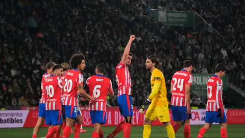 Los futbolistas del Atlético de Madrid celebran su goleada ante el Elche Los futbolistas del Atlético de Madrid celebran su goleada ante el Elche