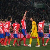 Los futbolistas del Atlético de Madrid celebran su goleada ante el Elche