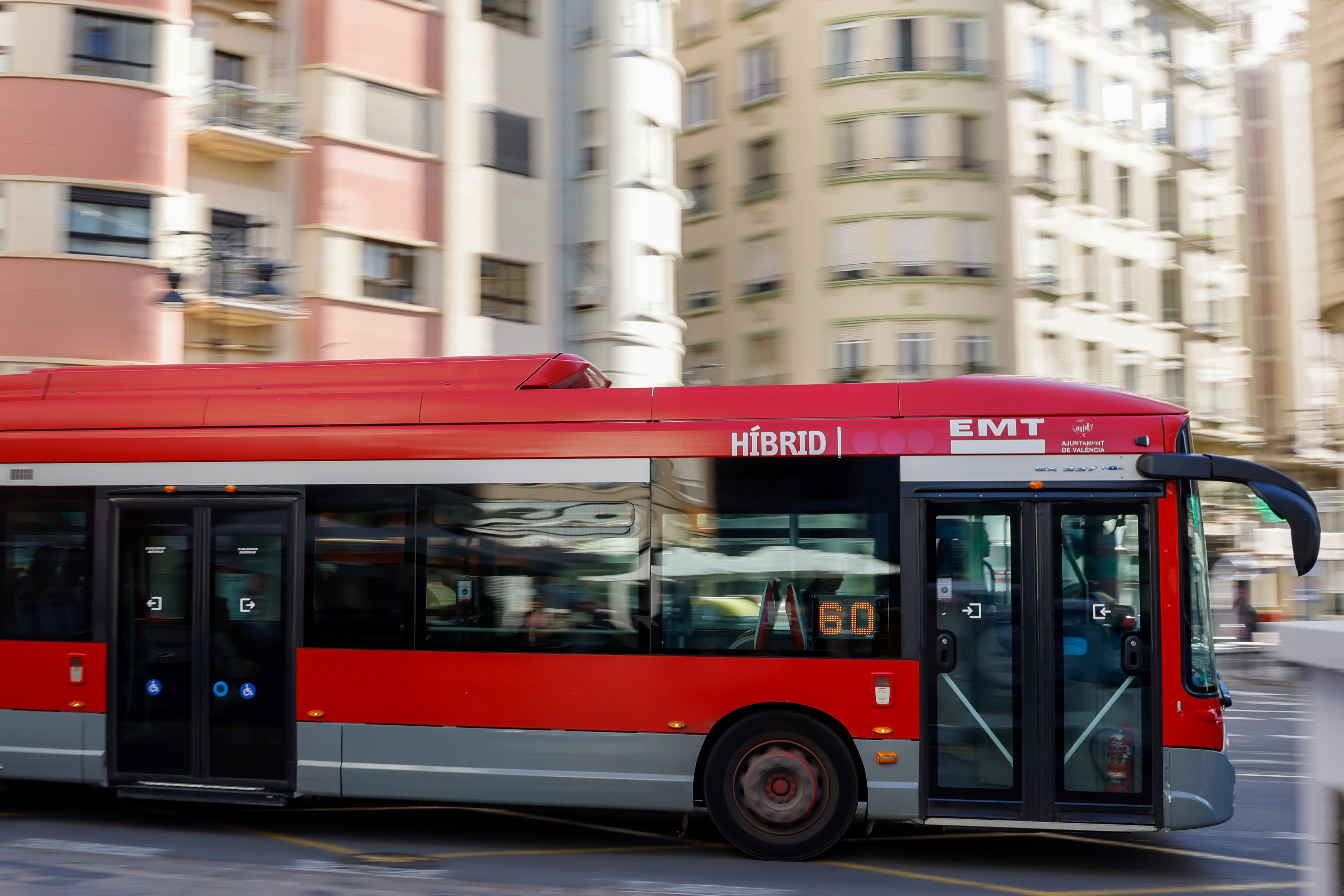 La Generalitat ampliará hasta el 30 de junio los descuentos en el transporte público La Generalitat ampliará hasta el 30 de junio los descuentos en el transporte público