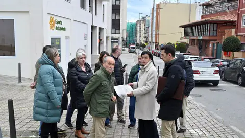 La alcaldesa, Gema Igual, acompañada por la concejala de Barrios, Lorena Gutiérrez, y el concejal de Protección Ciudadana, Eduardo Castillo, se ha reunido con representantes de los vecinos y hosteleros de la zona La alcaldesa, Gema Igual, acompañada por la concejala de Barrios, Lorena Gutiérrez, y el concejal de Protección Ciudadana, Eduardo Castillo, se ha reunido con representantes de los vecinos y hosteleros de la zona