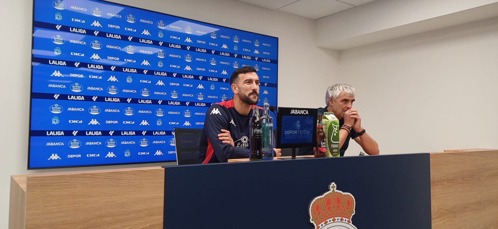 Pablo Martínez sobre Yeremay: "Si me dices que se puede ir el que casi es el mejor jugador del Deportivo es, con perdón, una mierda" Pablo Martínez sobre Yeremay: "Si me dices que se puede ir el que casi es el mejor jugador del Deportivo es, con perdón, una mierda"