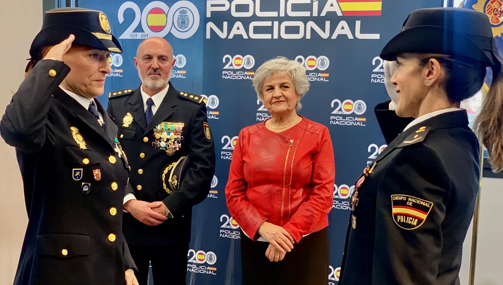 El comisario y la subdelegada del Gobierno en Cuenca, Mari Luz Fernández El comisario y la subdelegada del Gobierno en Cuenca, Mari Luz Fernández