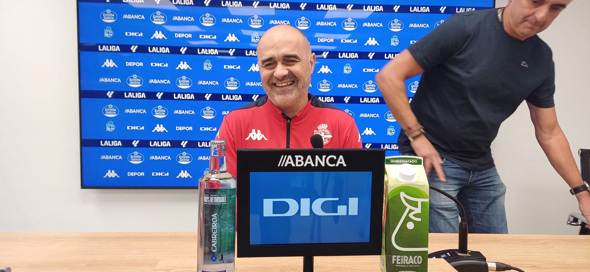 Óscar Gilsanz leerá el pregón de las fiestas de Betanzos el día del hasta luego de Petxarromán y la baja de José Ángel para Granada Óscar Gilsanz leerá el pregón de las fiestas de Betanzos el día del hasta luego de Petxarromán y la baja de José Ángel para Granada