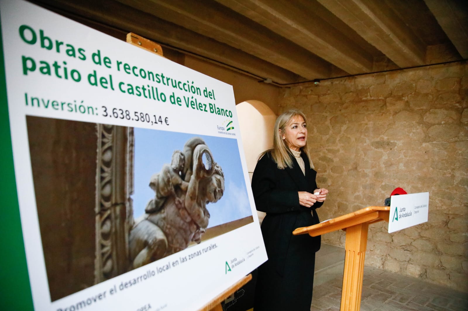 La reconstrucción del patio del Castillo de Vélez-Blanco, más cerca La reconstrucción del patio del Castillo de Vélez-Blanco, más cerca