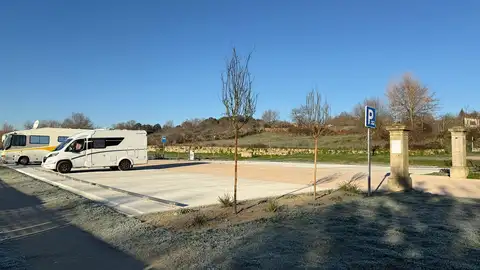 Allariz pavimenta e axardina a súa área de autocaravanas Allariz pavimenta e axardina a súa área de autocaravanas
