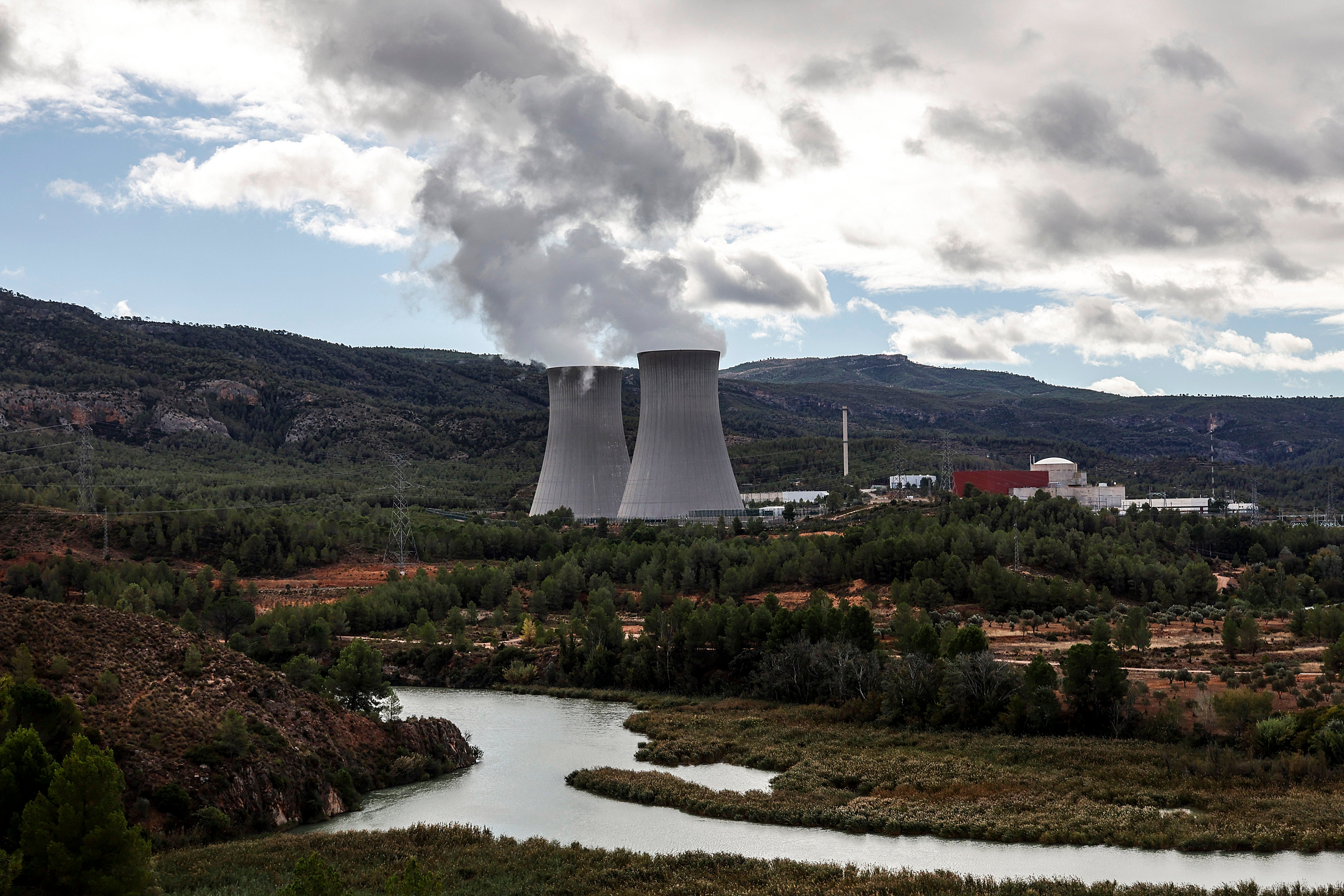 VOTA: ¿Cree que España debe mantener el calendario de cierre de las nucleares? VOTA: ¿Cree que España debe mantener el calendario de cierre de las nucleares?