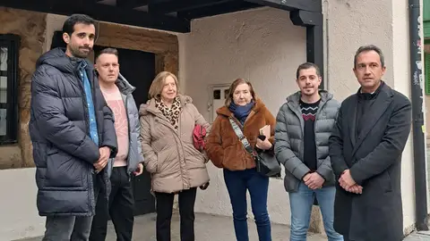 Ovidio Zapico se reúne con las asociaciones de vecinos de La Arena y Cimadevilla. Ovidio Zapico se reúne con las asociaciones de vecinos de La Arena y Cimadevilla.