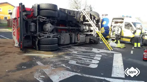 Herido el conductor de un camión-cisterna en Llanera Herido el conductor de un camión-cisterna en Llanera