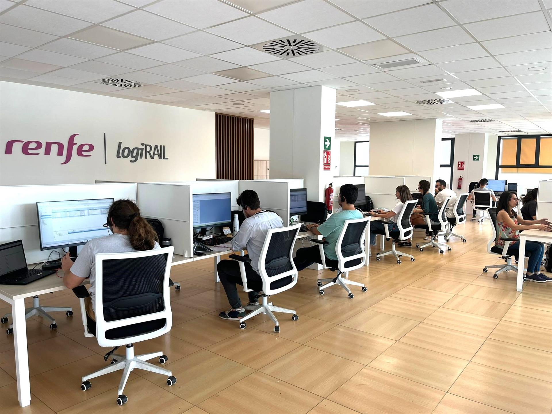 Los Centros de Competencias Digitales generan 515 empleos directos desde su creación en 2020, con 84 de ellos en Mérida Los Centros de Competencias Digitales generan 515 empleos directos desde su creación en 2020, con 84 de ellos en Mérida