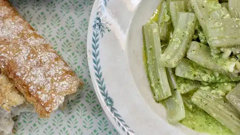 La receta de Robin Food para preparar cardo con salsa de almendras La receta de Robin Food para preparar cardo con salsa de almendras