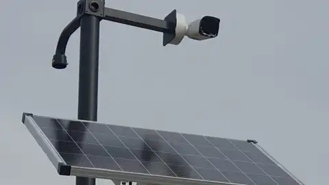 Cámara de vigilancia operativa con luz solar Cámara de vigilancia operativa con luz solar