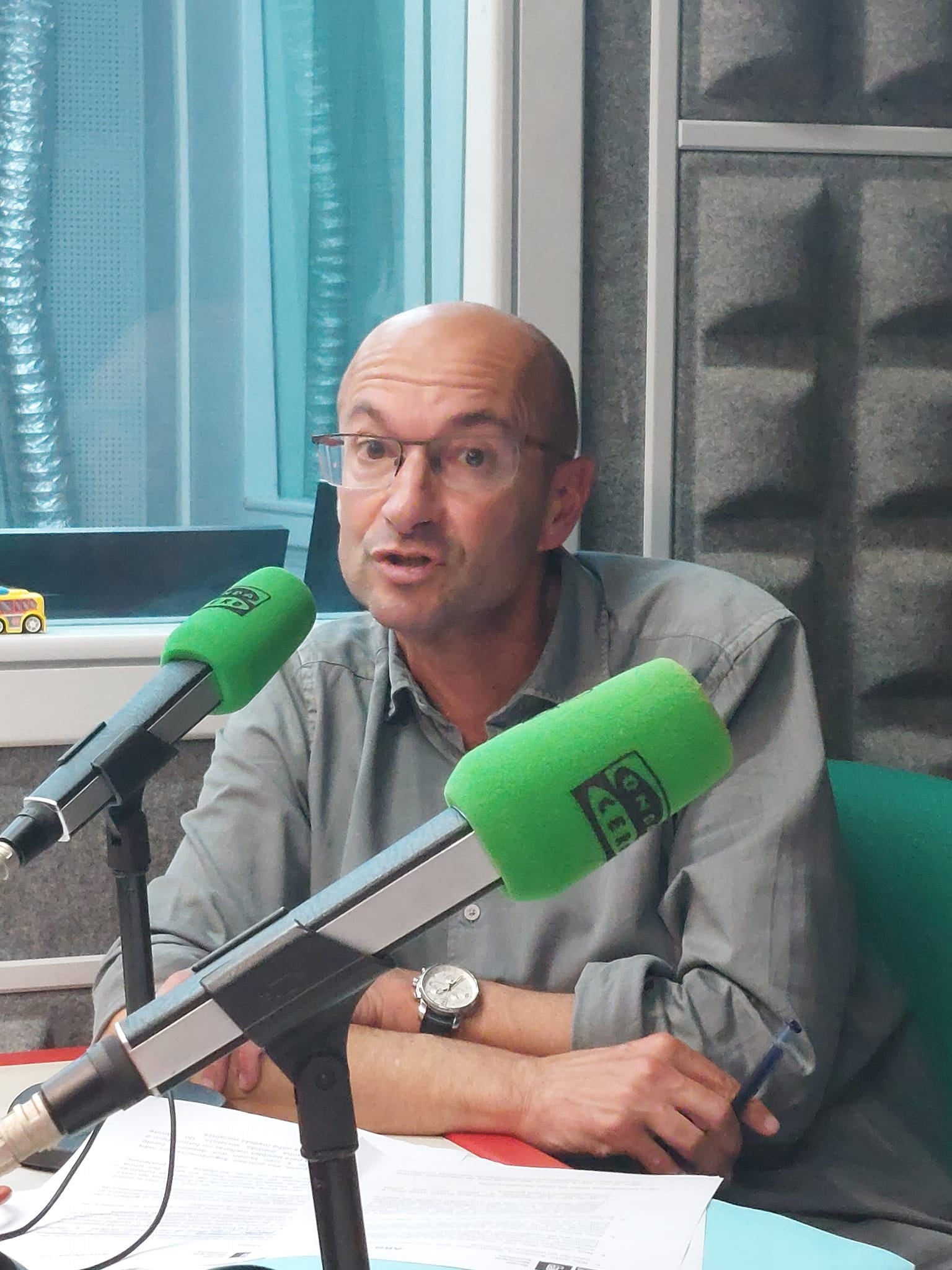 El PSOE suspende al portavoz del Grupo Municipal en Santiago Gonzalo Muíños durante 18 meses , por "indisciplina reiterada" El PSOE suspende al portavoz del Grupo Municipal en Santiago Gonzalo Muíños durante 18 meses , por "indisciplina reiterada"