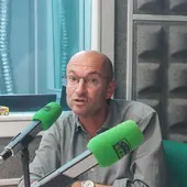 El PSOE suspende al portavoz del Grupo Municipal en Santiago Gonzalo Muíños durante 18 meses , por "indisciplina reiterada" El PSOE suspende al portavoz del Grupo Municipal en Santiago Gonzalo Muíños durante 18 meses , por "indisciplina reiterada"