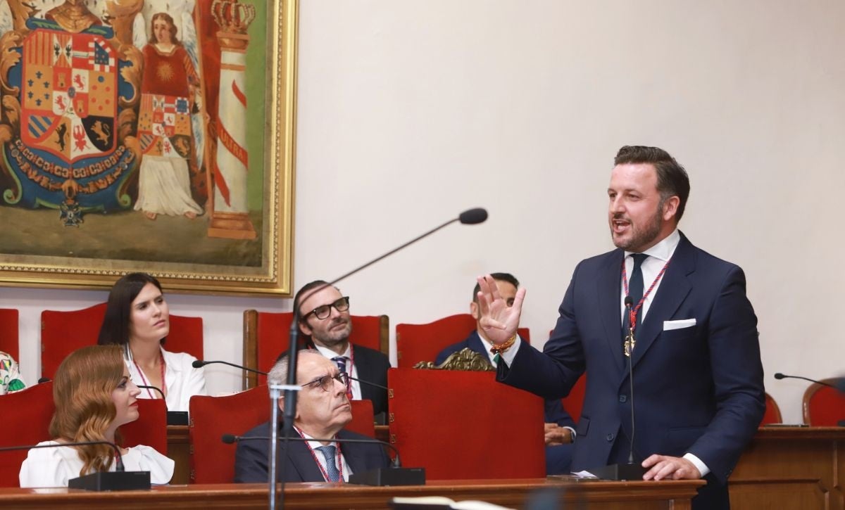 Suspendidos los dos plenos municipales previstos para hoy en Elche por un problema de salud del alcalde Suspendidos los dos plenos municipales previstos para hoy en Elche por un problema de salud del alcalde