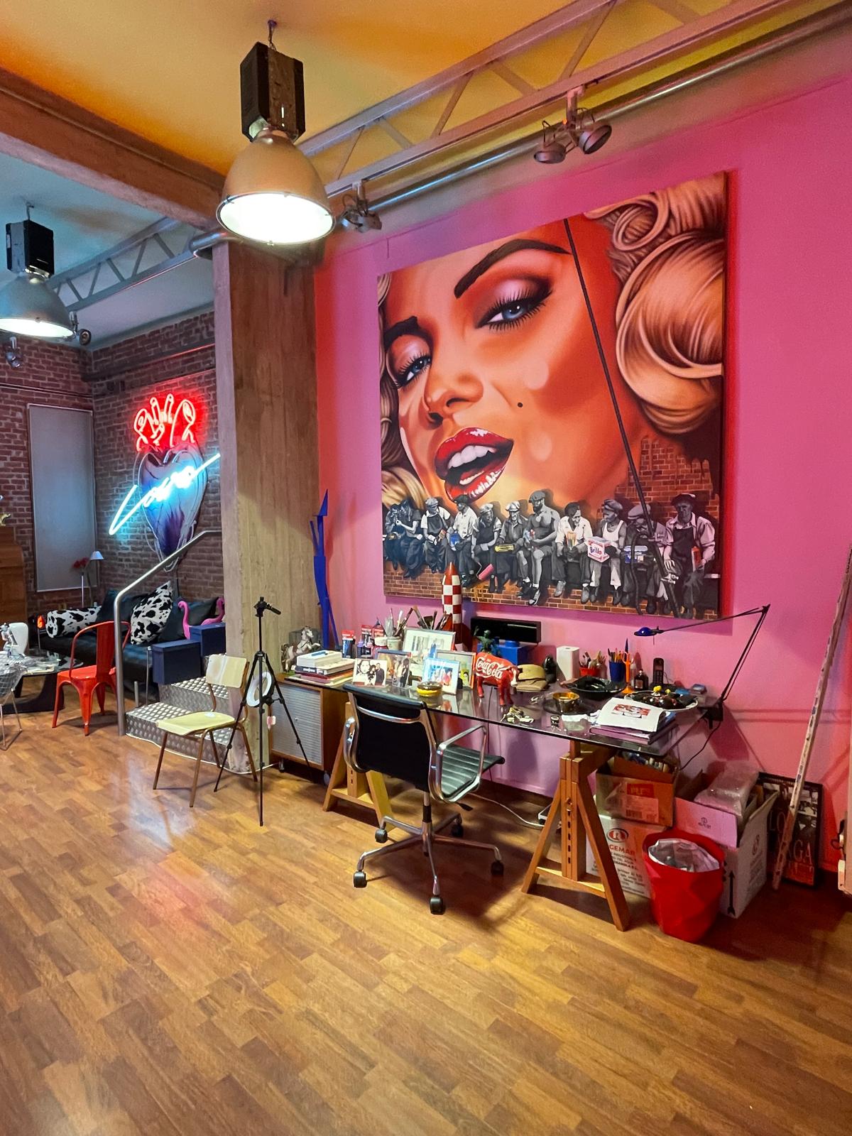 'La gitana' de Antonio de Felipe se adaptará 'y lavará la cara' para ser el nuevo icono pop de la provincia de Cádiz 'La gitana' de Antonio de Felipe se adaptará 'y lavará la cara' para ser el nuevo icono pop de la provincia de Cádiz