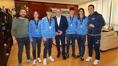 Recepción a los jugadores del Balonmano Benidorm que han disputado el Campeonato de España de Selecciones Autonómicas Recepción a los jugadores del Balonmano Benidorm que han disputado el Campeonato de España de Selecciones Autonómicas