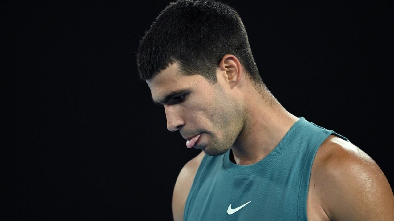 Alcaraz se despide de Australia al caer con Djokovic en cuartos de