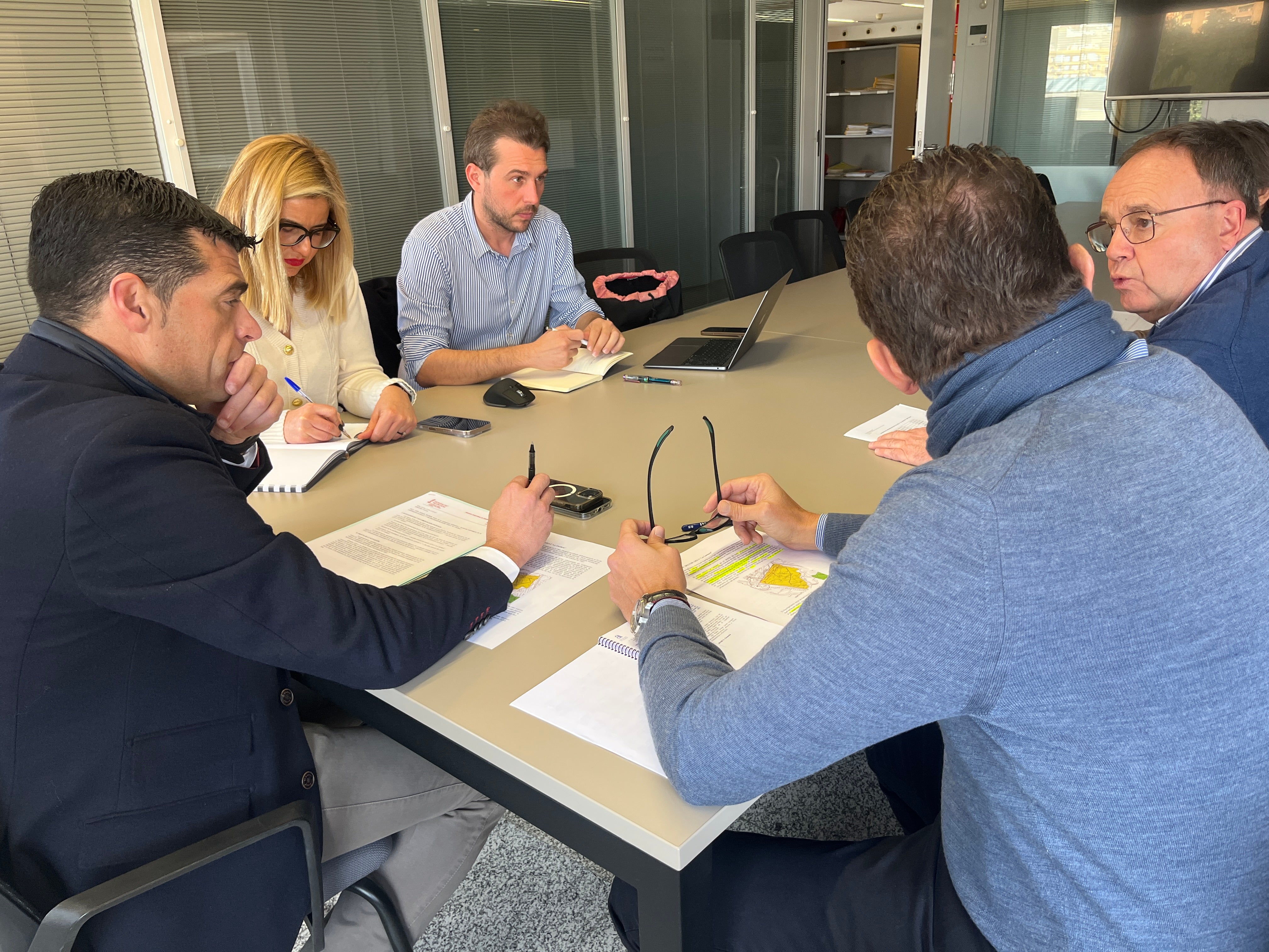 Petrer recupera el proyecto de área industrial de La Cantera y plantea crearla con parcelas para actividades de logística Petrer recupera el proyecto de área industrial de La Cantera y plantea crearla con parcelas para actividades de logística