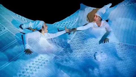 cOsmO, una producción de Théâtre Motus de Canadá y Núbila Teatro de México cOsmO, una producción de Théâtre Motus de Canadá y Núbila Teatro de México