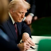 Donald Trump signant les primeres odres executives després de prendre possessió Donald Trump signant les primeres odres executives després de prendre possessió