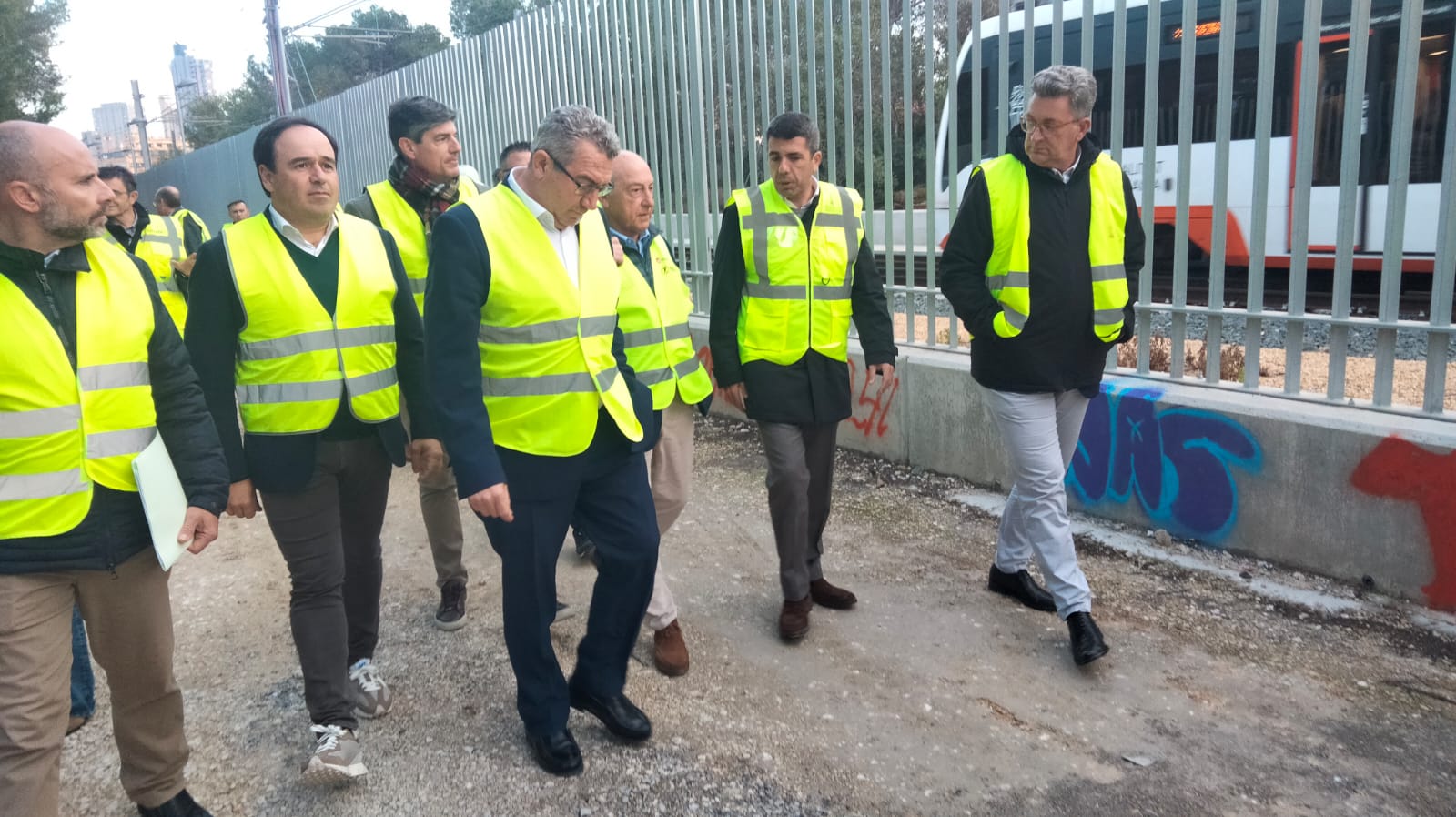 Tres meses y medio permanecerá cerrado el tramo entre el Hospital de la Vila y Benidorm por las obras y habrá un servicio alternativo de buses Tres meses y medio permanecerá cerrado el tramo entre el Hospital de la Vila y Benidorm por las obras y habrá un servicio alternativo de buses