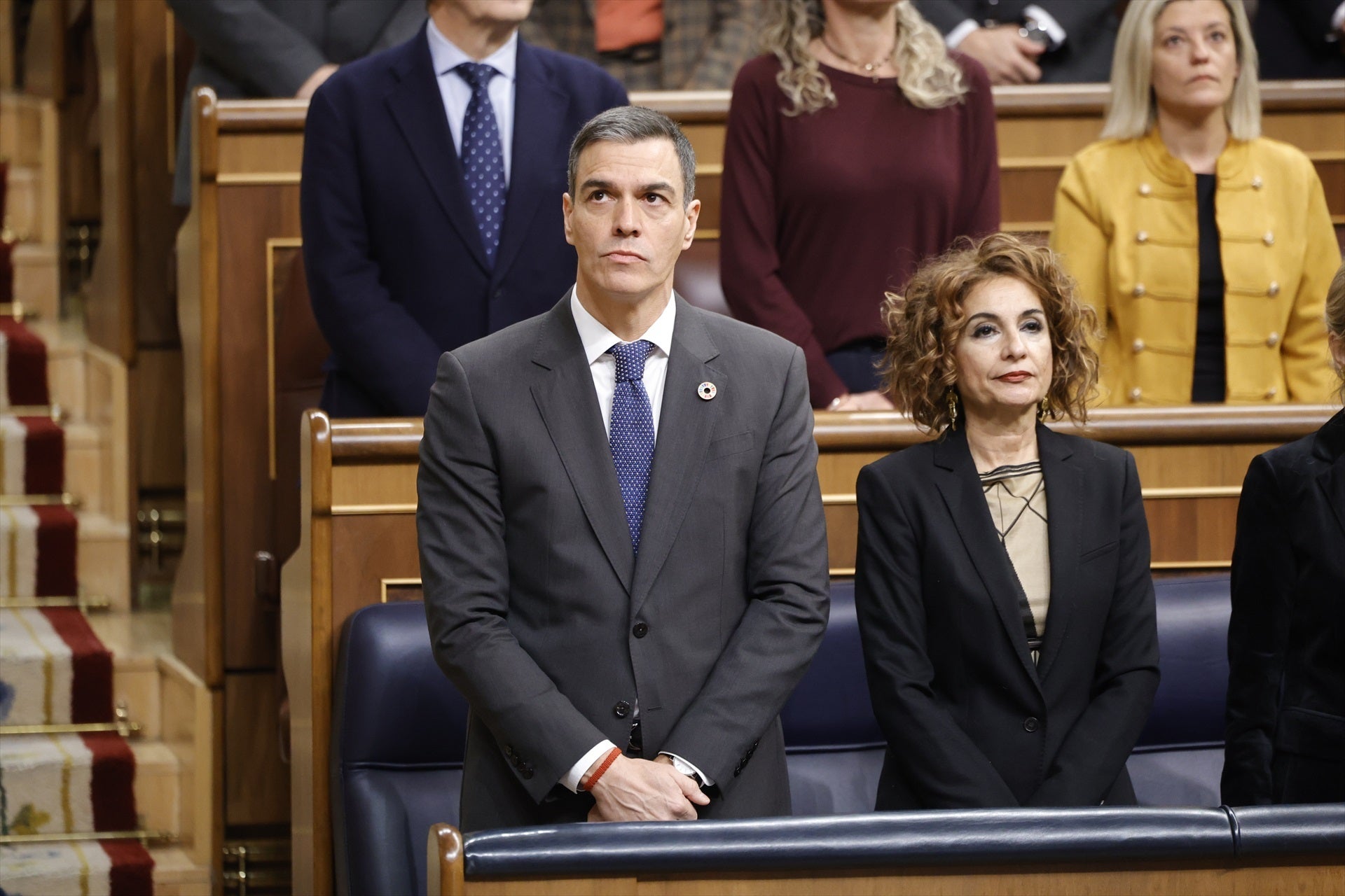 Encuestas: La batalla por el decreto ómnibus debilita al PSOE y al PP mientras Vox sigue creciendo Encuestas: La batalla por el decreto ómnibus debilita al PSOE y al PP mientras Vox sigue creciendo