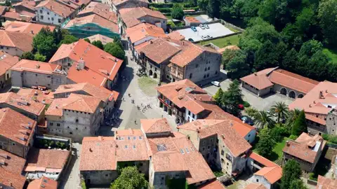 Vista aérea del centro de Santillana del Mar Vista aérea del centro de Santillana del Mar