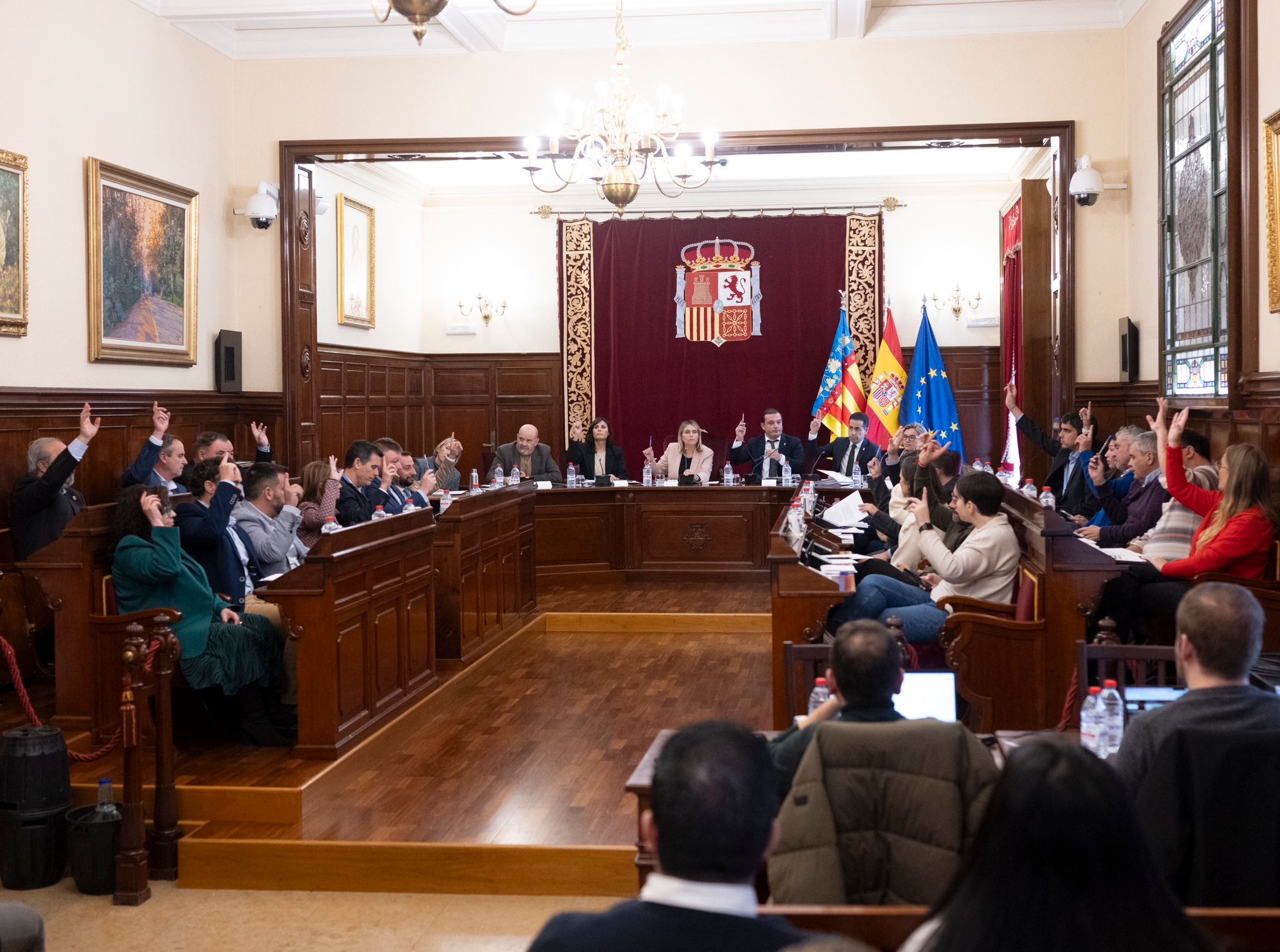La Diputación pide al Gobierno en una moción la paralización de las desocupaciones de viviendas en la costa La Diputación pide al Gobierno en una moción la paralización de las desocupaciones de viviendas en la costa
